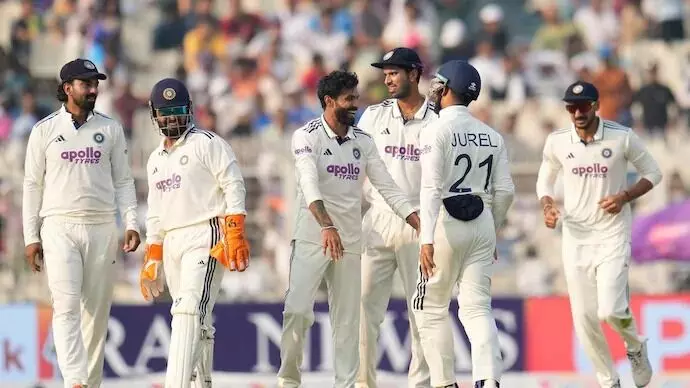 Kolkata Test: కోల్కతా టెస్టు.. తక్కువ స్కోర్కే భారత్ ఆలౌట్ Kolkata Test: కోల్కతా టెస్టు.. తక్కువ స్కోర్కే భారత్ ఆలౌట్