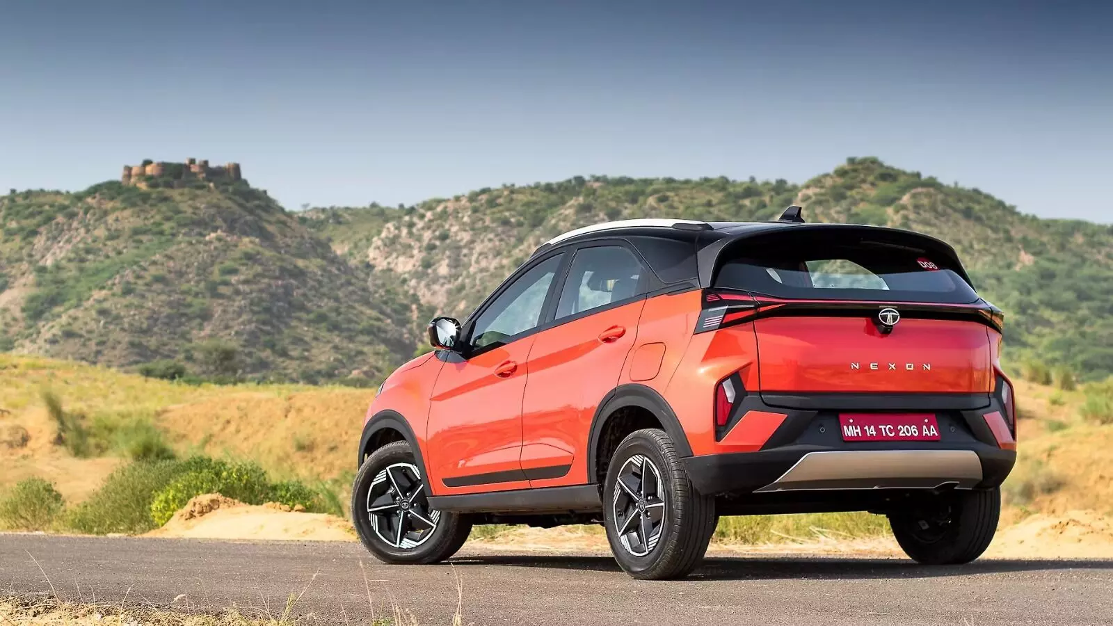 Car Sales : టాప్ 25 బెస్ట్ సెల్లింగ్ కార్లలో 16 ఎస్యూవీలే.. జాబితాలో నెంబర్ 1 ఏంటంటే? Car Sales : టాప్ 25 బెస్ట్ సెల్లింగ్ కార్లలో 16 ఎస్యూవీలే.. జాబితాలో నెంబర్ 1 ఏంటంటే?