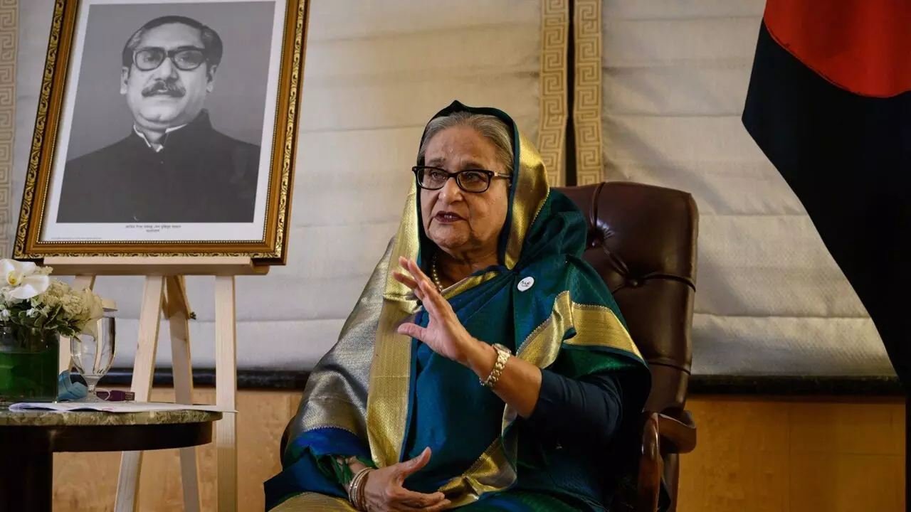 Sheikh Hasina: షేక్ హసీనా: హసీనాకు మరణ శిక్ష.. బంగ్లా ట్రైబ్యునల్ సంచలన తీర్పు Sheikh Hasina: షేక్ హసీనా: హసీనాకు మరణ శిక్ష.. బంగ్లా ట్రైబ్యునల్ సంచలన తీర్పు