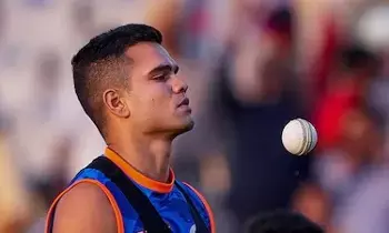 Young All-Rounder Arjun Tendulkar: లక్నో సూపర్ జెయింట్స్ గూటికి సచిన్ కొడుకు Young All-Rounder Arjun Tendulkar: లక్నో సూపర్ జెయింట్స్ గూటికి సచిన్ కొడుకు