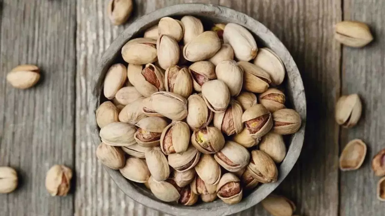 Winter Health Benefits of Pistachios: చలికాలంలో పిస్తా అద్భుతాలు: రోజుకు ఎన్ని తినాలి..? ఎప్పుడు తినాలి..? Winter Health Benefits of Pistachios: చలికాలంలో పిస్తా అద్భుతాలు: రోజుకు ఎన్ని తినాలి..? ఎప్పుడు తినాలి..?
