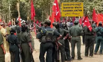 Maoist Movement in Vijayawada: విజయవాడలో మావోయిస్టుల కదలికలు.. గ్రేహౌండ్స్లు సోదాలు.. 27 మంది అరెస్ట్ Maoist Movement in Vijayawada: విజయవాడలో మావోయిస్టుల కదలికలు.. గ్రేహౌండ్స్లు సోదాలు.. 27 మంది అరెస్ట్