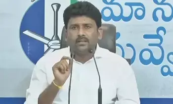 YSRCP Leader Karumuru Venkat Reddy Arrest: హైదరాబాద్లో వైకాపా నేత కారుమూరు వెంకట్రెడ్డిని అరెస్ట్ చేసిన తాడిపత్రి పోలీసులు YSRCP Leader Karumuru Venkat Reddy Arrest: హైదరాబాద్లో వైకాపా నేత కారుమూరు వెంకట్రెడ్డిని అరెస్ట్ చేసిన తాడిపత్రి పోలీసులు