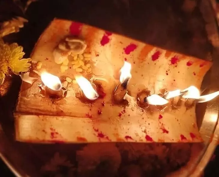 Poli Padyami: పోలి పాడ్యమి.. ఏమేం చేయాలో తెలుసా? Poli Padyami: పోలి పాడ్యమి.. ఏమేం చేయాలో తెలుసా?