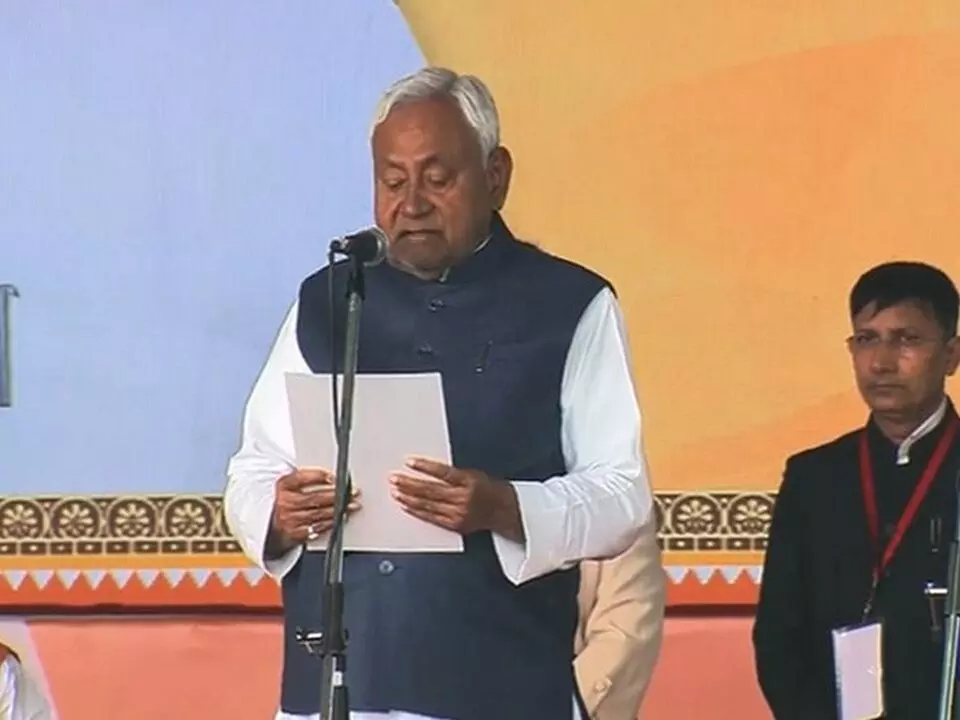Nitish Kumar Takes Oath as Bihar CM for the 10th Time: పదోసారి బిహార్ సీఎంగా నితీశ్ కుమార్ ప్రమాణ స్వీకారం... ఎన్డీఏకు బంపర్ విజయం! Nitish Kumar Takes Oath as Bihar CM for the 10th Time: పదోసారి బిహార్ సీఎంగా నితీశ్ కుమార్ ప్రమాణ స్వీకారం... ఎన్డీఏకు బంపర్ విజయం!