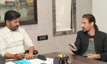 CM Revanth Meets Analog AI CEO: అనలాగ్ ఏఐ సీఈవోతో సీఎం రేవంత్ భేటీ.. హైదరాబాద్లో ట్రాఫిక్ , వరదల నిర్వహణకు ఏఐ సాంకేతికత సహకారం కోరిన సీఎం CM Revanth Meets Analog AI CEO: అనలాగ్ ఏఐ సీఈవోతో సీఎం రేవంత్ భేటీ.. హైదరాబాద్లో ట్రాఫిక్ , వరదల నిర్వహణకు ఏఐ సాంకేతికత సహకారం కోరిన సీఎం
