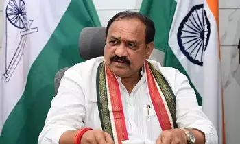 TPCC Chief Mahesh Kumar Goud: చట్టం తన పని తాను చేసుకుంటోంది.. కేటీఆర్పై కక్ష సాధింపు కాదు: పీసీసీ చీఫ్ మహేష్ కుమార్ గౌడ్ TPCC Chief Mahesh Kumar Goud: చట్టం తన పని తాను చేసుకుంటోంది.. కేటీఆర్పై కక్ష సాధింపు కాదు: పీసీసీ చీఫ్ మహేష్ కుమార్ గౌడ్