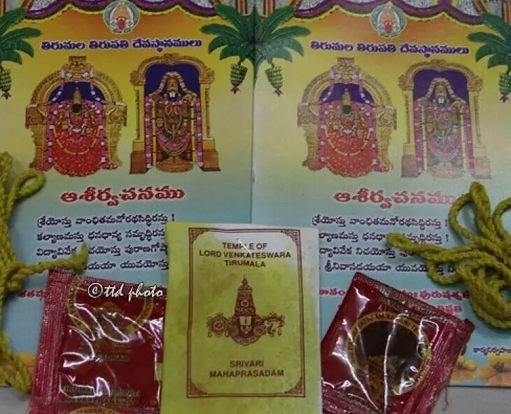 Sri Vari Kalyana Talambaralu to Newlywed Couples: నూతన వధూవరులకు శ్రీవారి కల్యాణ తలంబ్రాలు ఉచితంగా పంపిణీ! Sri Vari Kalyana Talambaralu to Newlywed Couples: నూతన వధూవరులకు శ్రీవారి కల్యాణ తలంబ్రాలు ఉచితంగా పంపిణీ!