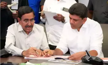 Minister Narayana in CRDA Meeting: ప్రభుత్వంపై విశ్వాసంతో భూములు ఇచ్చిన రైతులకు పూర్తి న్యాయం.. సీఆర్డీఏ సమావేశంలో మంత్రి నారాయణ స్పష్టత Minister Narayana in CRDA Meeting: ప్రభుత్వంపై విశ్వాసంతో భూములు ఇచ్చిన రైతులకు పూర్తి న్యాయం.. సీఆర్డీఏ సమావేశంలో మంత్రి నారాయణ స్పష్టత
