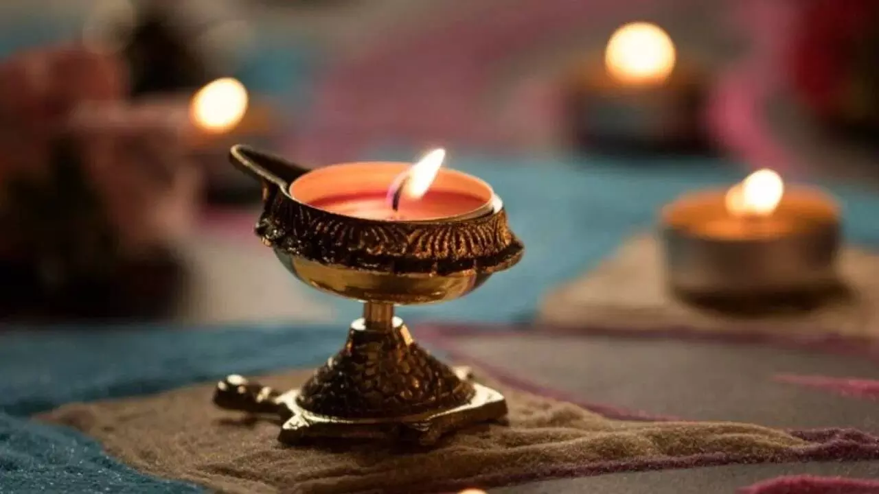 Sesame Oil Lamp: నువ్వుల నూనె దీపం.. ఈ 4 రోజులు వెలిగించకూడదు Sesame Oil Lamp: నువ్వుల నూనె దీపం.. ఈ 4 రోజులు వెలిగించకూడదు