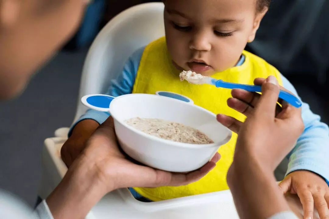 Babies Start Solid Food: పిల్లలకు సాలిడ్ ఫుడ్ ఎపుడు.. ఎలా అలవాటు చెయ్యాలి.? Babies Start Solid Food: పిల్లలకు సాలిడ్ ఫుడ్ ఎపుడు.. ఎలా అలవాటు చెయ్యాలి.?