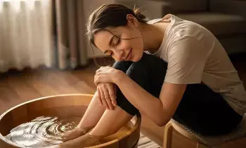 Health Secret: ఆరోగ్య రహస్యం: గోరువెచ్చని నీటిలో పాదాలను నానబెట్టడం వల్ల ఎన్ని ప్రయోజనాలో.. Health Secret: ఆరోగ్య రహస్యం: గోరువెచ్చని నీటిలో పాదాలను నానబెట్టడం వల్ల ఎన్ని ప్రయోజనాలో..