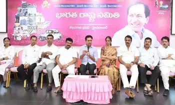 KTR to Corporators: “భూముల దోపిడీ ఆపండి.. ప్రభుత్వాన్ని ఎదిరించండి” - కార్పొరేటర్లతో కేటీఆర్ KTR to Corporators: “భూముల దోపిడీ ఆపండి.. ప్రభుత్వాన్ని ఎదిరించండి” - కార్పొరేటర్లతో కేటీఆర్