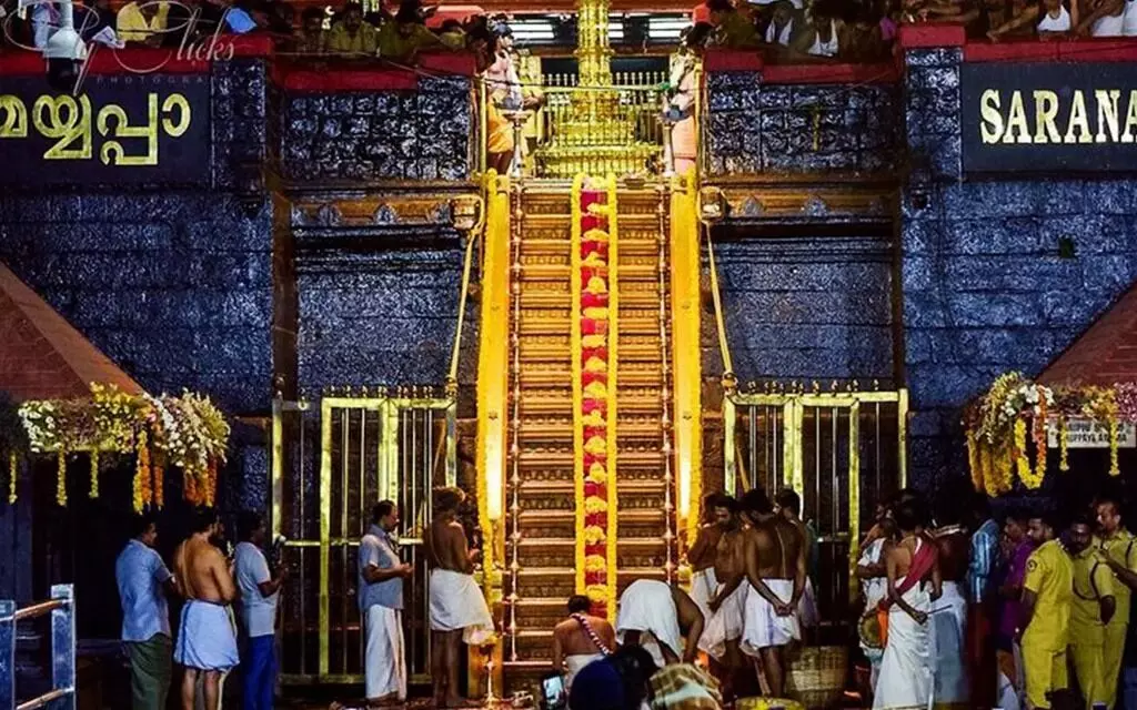 Sabarimala Special: శబరిమల ప్రత్యేకత: అయ్యప్ప ఆలయానికి సంరక్షకులు ఎవరు? Sabarimala Special: శబరిమల ప్రత్యేకత: అయ్యప్ప ఆలయానికి సంరక్షకులు ఎవరు?