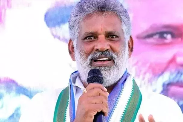 YSRCP Leader Chevireddy: వైకాపా నేత చెవిరెడ్డిని వైద్య పరీక్షల కోసం ఎయిమ్స్కు తరలింపు YSRCP Leader Chevireddy: వైకాపా నేత చెవిరెడ్డిని వైద్య పరీక్షల కోసం ఎయిమ్స్కు తరలింపు