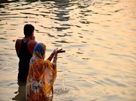 Head Bath Recommended After Funeral Rites: అంత్యక్రియల తర్వాత ఎందుకు తల స్నానం చేయాలి.? Head Bath Recommended After Funeral Rites: అంత్యక్రియల తర్వాత ఎందుకు తల స్నానం చేయాలి.?