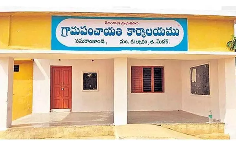 Telangana Panchayat Elections: తెలంగాణ పంచాయతీ ఎన్నికలు: 11, 14, 17 డిసెంబర్లో మూడు విడతల్లో.. ఎన్నికల కార్యక్రమం ప్రకటన! Telangana Panchayat Elections: తెలంగాణ పంచాయతీ ఎన్నికలు: 11, 14, 17 డిసెంబర్లో మూడు విడతల్లో.. ఎన్నికల కార్యక్రమం ప్రకటన!