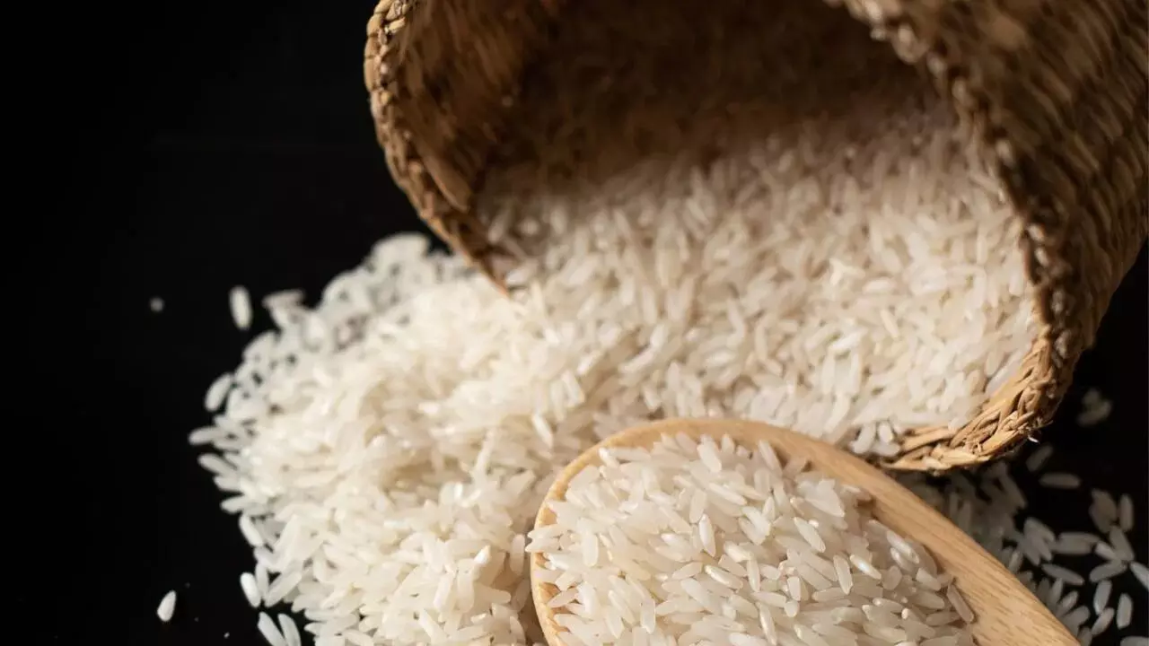 Polished White Rice: పాలిష్ చేసిన తెల్ల బియ్యం తింటే ఏమవుతుందో తెలుసా..? Polished White Rice: పాలిష్ చేసిన తెల్ల బియ్యం తింటే ఏమవుతుందో తెలుసా..?