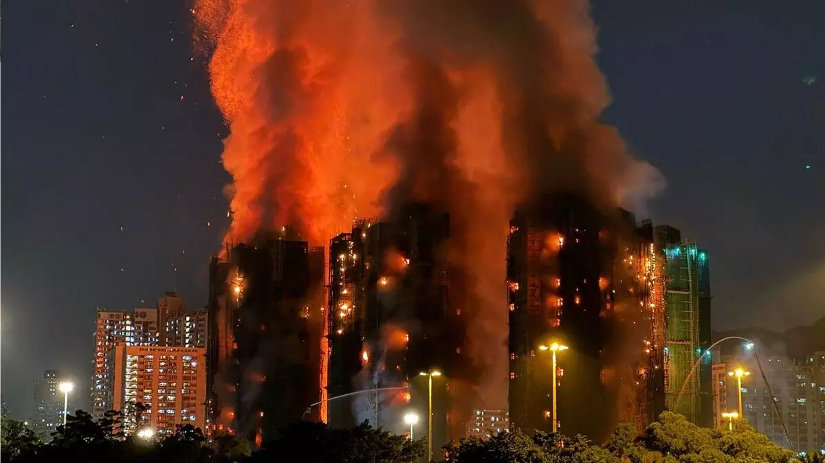 Massive Fire in Hong Kong High-Rise: హాంకాంగ్లో ఆకాశహర్మ్యంలో భారీ అగ్నిప్రమాదం: కిటికీలకు అమర్చిన పాలిస్టరిన్ బోర్డులే మంటలు వేగంగా వ్యాపించిన కారణమా? Massive Fire in Hong Kong High-Rise: హాంకాంగ్లో ఆకాశహర్మ్యంలో భారీ అగ్నిప్రమాదం: కిటికీలకు అమర్చిన పాలిస్టరిన్ బోర్డులే మంటలు వేగంగా వ్యాపించిన కారణమా?