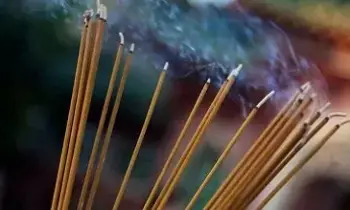 Cancer Risk Linked to Incense Stick Smoke: అగరబత్తీల వాసనతో క్యాన్సర్.. తస్మాత్ జాగ్రత్త! Cancer Risk Linked to Incense Stick Smoke: అగరబత్తీల వాసనతో క్యాన్సర్.. తస్మాత్ జాగ్రత్త!