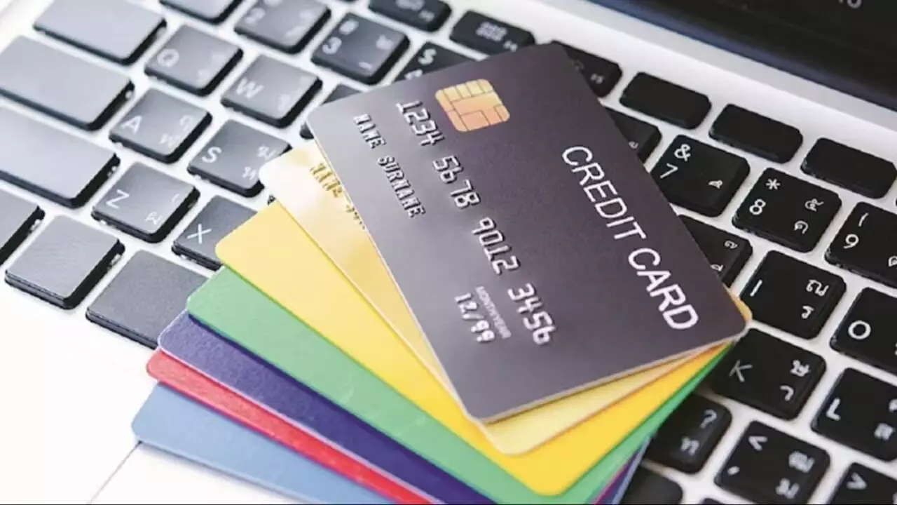 Credit Card Fraud : క్రెడిట్ కార్డు ఫ్రాడ్లో డబ్బు పోయిందా? భయపడకుండా వెంటనే ఈ పని చేయండి Credit Card Fraud : క్రెడిట్ కార్డు ఫ్రాడ్లో డబ్బు పోయిందా? భయపడకుండా వెంటనే ఈ పని చేయండి