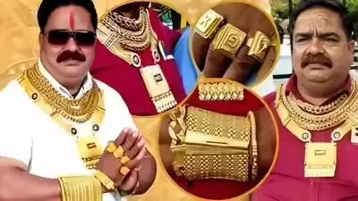 Kanhaiyalal Khatik : ఒంటిపై 3.5 కిలోల బంగారం ఉన్నా పర్సనల్ సెక్యూరిటీ లేకుండా తిరుగుతున్న గోల్డ్మ్యాన్ Kanhaiyalal Khatik : ఒంటిపై 3.5 కిలోల బంగారం ఉన్నా పర్సనల్ సెక్యూరిటీ లేకుండా తిరుగుతున్న గోల్డ్మ్యాన్