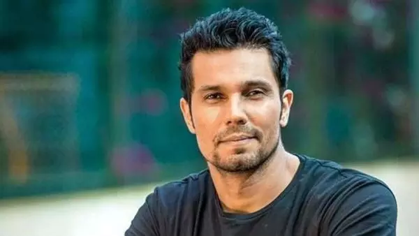 Randeep Hooda and His Wife: శుభవార్త చెప్పిన రణ్దీప్ హుడా జంట.. 50 ఏళ్ల వయసులో.. Randeep Hooda and His Wife: శుభవార్త చెప్పిన రణ్దీప్ హుడా జంట.. 50 ఏళ్ల వయసులో..