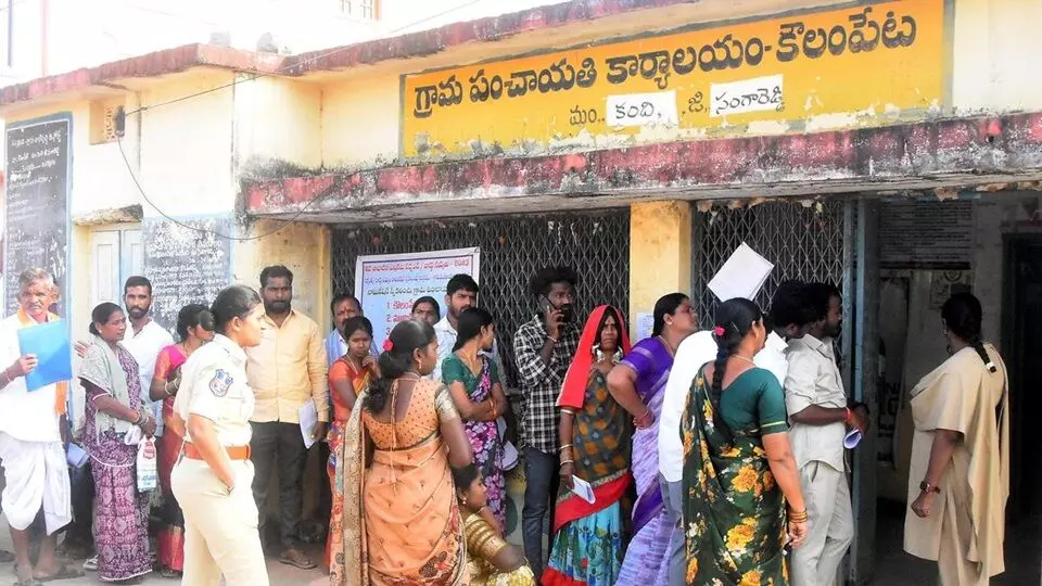First Phase of Panchayat Election Nomination: తెలంగాణలో మొదటి విడత పంచాయతీ ఎన్నికల నామినేషన్ల ప్రక్రియ పూర్తి First Phase of Panchayat Election Nomination: తెలంగాణలో మొదటి విడత పంచాయతీ ఎన్నికల నామినేషన్ల ప్రక్రియ పూర్తి