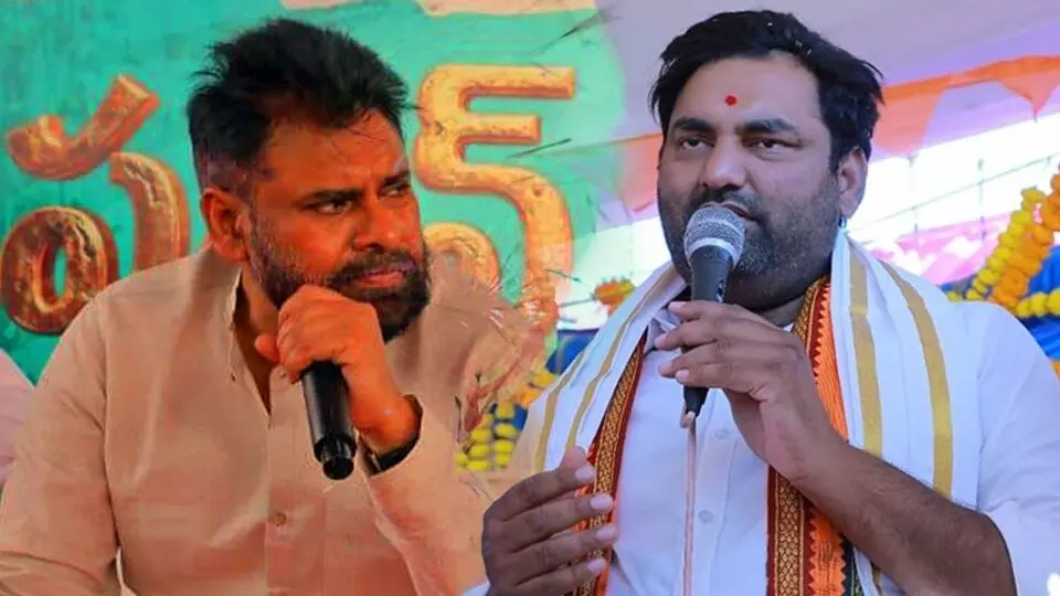 MLA Anirudh Slams Pawan Kalyan: తెలంగాణ ఆస్తులు విక్రయించి విజయవాడకు వెళ్లిపో: పవన్ కల్యాణ్పై ఎమ్మెల్యే అనిరుధ్ తీవ్ర విమర్శలు MLA Anirudh Slams Pawan Kalyan: తెలంగాణ ఆస్తులు విక్రయించి విజయవాడకు వెళ్లిపో: పవన్ కల్యాణ్పై ఎమ్మెల్యే అనిరుధ్ తీవ్ర విమర్శలు