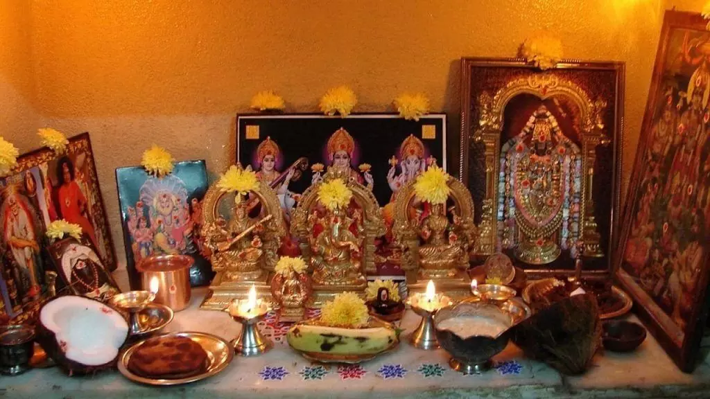 if Broken Photos Are Worshipped: పగిలిపోయిన ఫోటోలను పూజిస్తే ఏమవుతుంది.? if Broken Photos Are Worshipped: పగిలిపోయిన ఫోటోలను పూజిస్తే ఏమవుతుంది.?