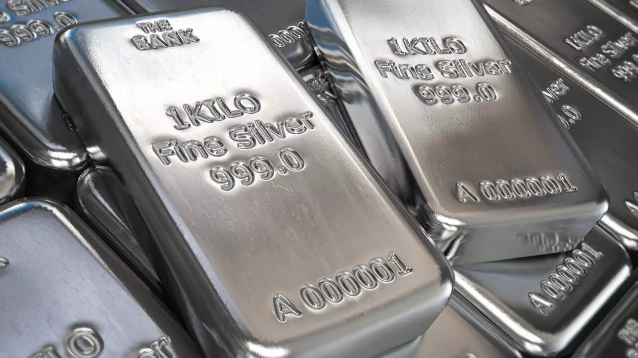 Silver Price : పాత రికార్డులు బ్రేక్.. 2025లో 100% పెరిగిన ధరలు.. ఇలా ఎందుకు పెరుగుతున్నాయి? Silver Price : పాత రికార్డులు బ్రేక్.. 2025లో 100% పెరిగిన ధరలు.. ఇలా ఎందుకు పెరుగుతున్నాయి?