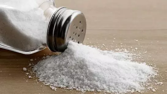 Taking Salt Directly With Your Hands: ఉప్పును నేరుగా చేతితో తీసుకోవడం ఎందుకు మంచిది కాదు? Taking Salt Directly With Your Hands: ఉప్పును నేరుగా చేతితో తీసుకోవడం ఎందుకు మంచిది కాదు?