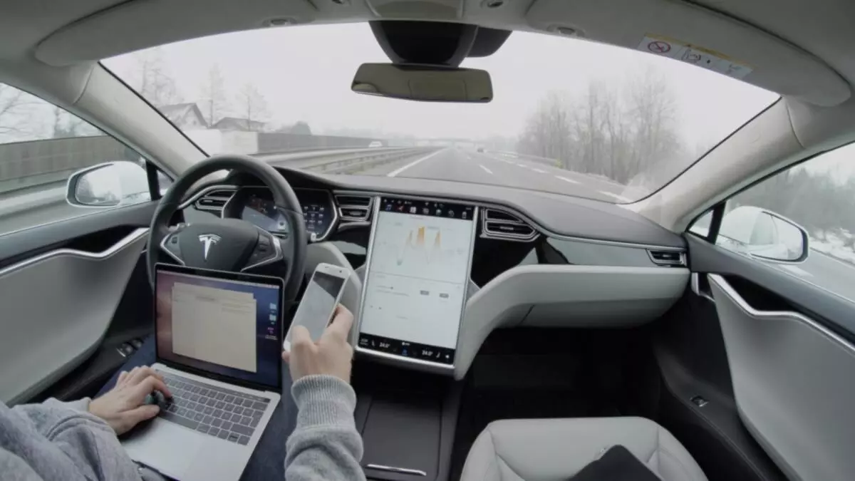 Tesla : టెస్లా కార్లలో టెక్స్ట్ అండ్ డ్రైవ్ ఫీచర్.. ఎలాన్ మస్క్ సంచలన ప్రకటన Tesla : టెస్లా కార్లలో టెక్స్ట్ అండ్ డ్రైవ్ ఫీచర్.. ఎలాన్ మస్క్ సంచలన ప్రకటన