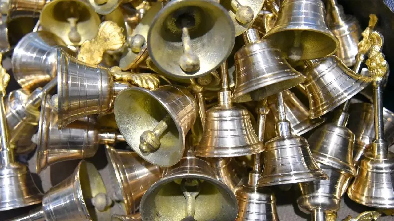 The Spiritual and Scientific Secrets Behind Temple Bells: ఆలయ గంటల ఆధ్యాత్మిక, శాస్త్రీయ రహస్యం గురించి తెలుసా..? The Spiritual and Scientific Secrets Behind Temple Bells: ఆలయ గంటల ఆధ్యాత్మిక, శాస్త్రీయ రహస్యం గురించి తెలుసా..?