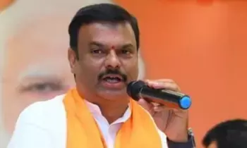 PVN Madhav: పరకామణి చోరీ కేసులో రాజీకి భాజపా తీవ్ర వ్యతిరేకత: “దేవుడి సొమ్ముపై ఎటువంటి సెటిల్మెంట్ రాదు” – పీవీఎన్ మాధవ్ స్పష్టం PVN Madhav: పరకామణి చోరీ కేసులో రాజీకి భాజపా తీవ్ర వ్యతిరేకత: “దేవుడి సొమ్ముపై ఎటువంటి సెటిల్మెంట్ రాదు” – పీవీఎన్ మాధవ్ స్పష్టం