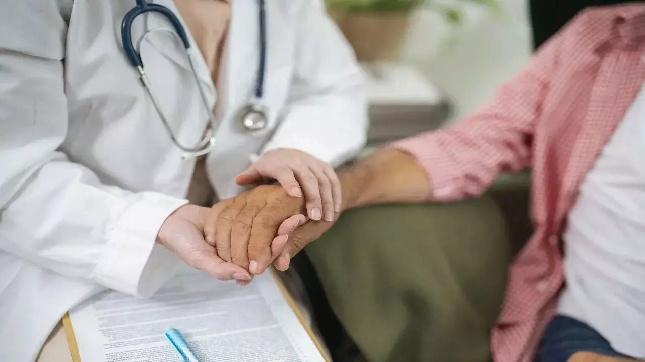 Parkinson’s Rising Even Among Youth: యువతలోనూ పార్కిన్సన్స్ అలజడి.. ప్రారంభ లక్షణాలు విస్మరిస్తే అంతే సంగతులు.. Parkinson’s Rising Even Among Youth: యువతలోనూ పార్కిన్సన్స్ అలజడి.. ప్రారంభ లక్షణాలు విస్మరిస్తే అంతే సంగతులు..