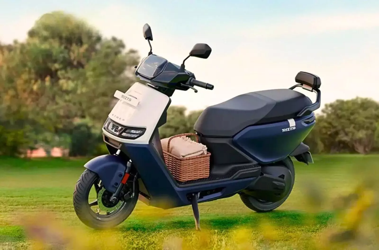 Ather Rizta : 6 నెలల్లోనే 2 లక్షల యూనిట్స్ ..దేశంలో దూసుకుపోతున్న ఏథర్ రిజ్టా ఎలక్ట్రిక్ స్కూటర్ Ather Rizta : 6 నెలల్లోనే 2 లక్షల యూనిట్స్ ..దేశంలో దూసుకుపోతున్న ఏథర్ రిజ్టా ఎలక్ట్రిక్ స్కూటర్
