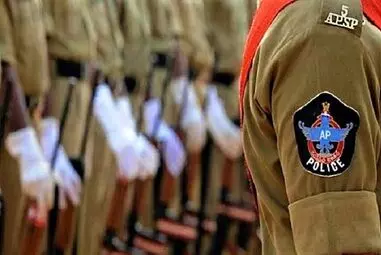 Stolen Car Racket Creates Panic Among Police: పల్నాడు: దొంగ కార్ల వ్యవహారంతో పోలీసుల్లో కలవరం! Stolen Car Racket Creates Panic Among Police: పల్నాడు: దొంగ కార్ల వ్యవహారంతో పోలీసుల్లో కలవరం!