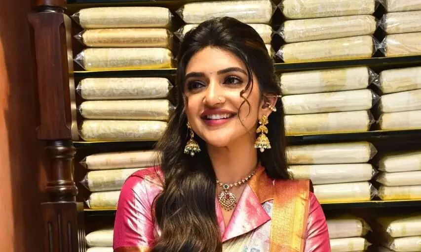 Sreeleela Responds to Viral AI Photos: వైరల్ అవుతున్న AI ఫోటోలపై స్పందించిన శ్రీలీల.. చేతులెత్తి విజ్ఞప్తి! Sreeleela Responds to Viral AI Photos: వైరల్ అవుతున్న AI ఫోటోలపై స్పందించిన శ్రీలీల.. చేతులెత్తి విజ్ఞప్తి!