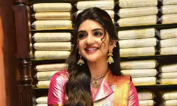 Sreeleela Responds to Viral AI Photos: వైరల్ అవుతున్న AI ఫోటోలపై స్పందించిన శ్రీలీల.. చేతులెత్తి విజ్ఞప్తి! Sreeleela Responds to Viral AI Photos: వైరల్ అవుతున్న AI ఫోటోలపై స్పందించిన శ్రీలీల.. చేతులెత్తి విజ్ఞప్తి!