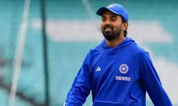 Vijay Hazare Trophy: విజయ్ హజారే ట్రోఫీ: మయాంక్ కెప్టెన్సీలో కేఎల్ రాహుల్.. టీమ్ ఫుల్ జోష్! Vijay Hazare Trophy: విజయ్ హజారే ట్రోఫీ: మయాంక్ కెప్టెన్సీలో కేఎల్ రాహుల్.. టీమ్ ఫుల్ జోష్!
