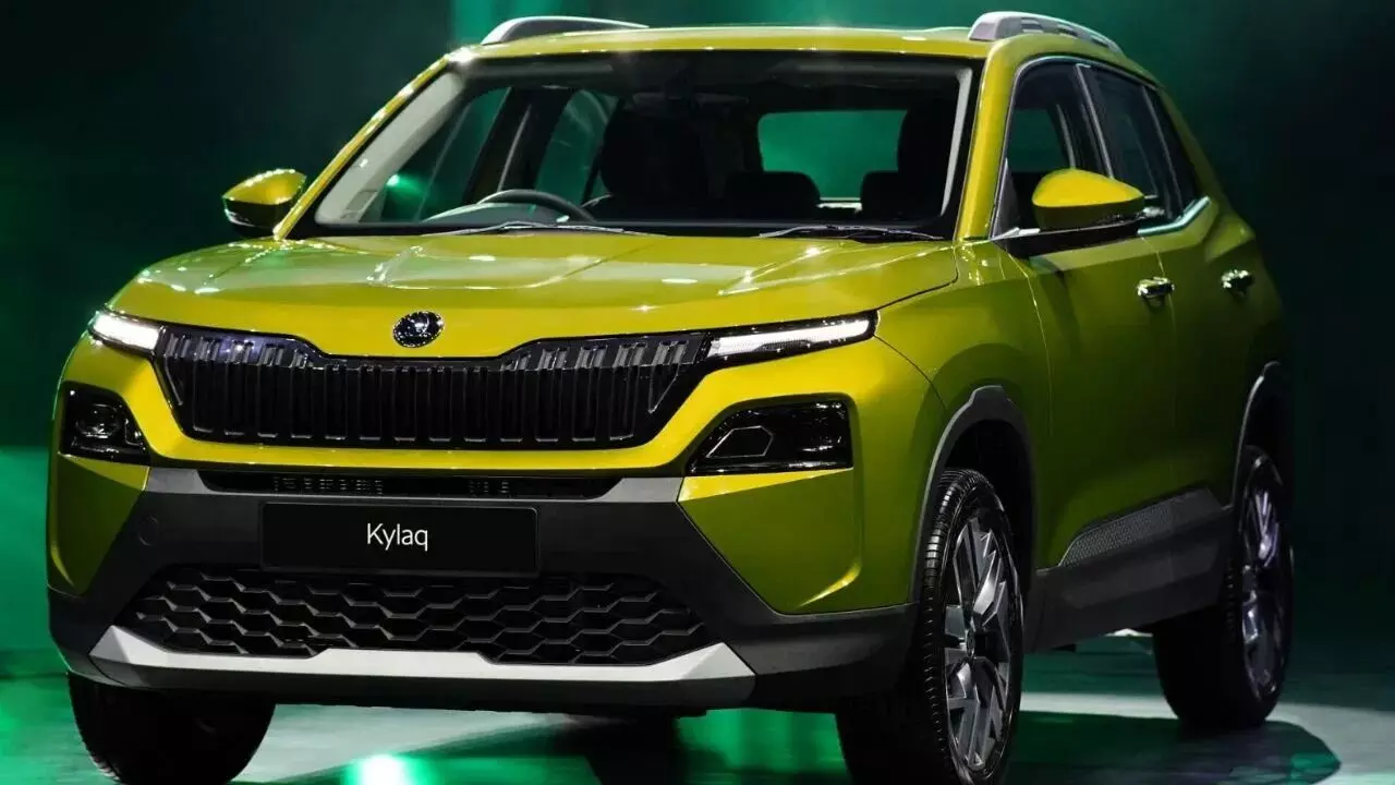 Skoda Kylaq : రూ.7.55 లక్షలకే ఇంటర్నేషనల్ బ్రాండ్ కారు..11 నెలల్లో 43,000 యూనిట్స్ సేల్ Skoda Kylaq : రూ.7.55 లక్షలకే ఇంటర్నేషనల్ బ్రాండ్ కారు..11 నెలల్లో 43,000 యూనిట్స్ సేల్
