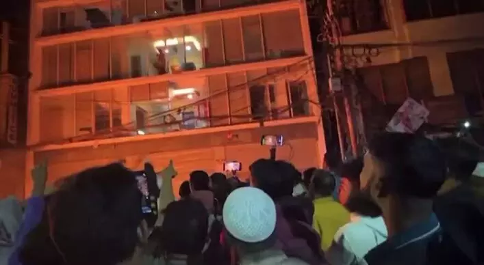 Anti-India Protests in Bangladesh: బంగ్లాదేశ్లో భారత్ వ్యతిరేక నిరసనలు: చట్టోగ్రామ్లో అసిస్టెంట్ హైకమిషన్ ముట్టడి Anti-India Protests in Bangladesh: బంగ్లాదేశ్లో భారత్ వ్యతిరేక నిరసనలు: చట్టోగ్రామ్లో అసిస్టెంట్ హైకమిషన్ ముట్టడి
