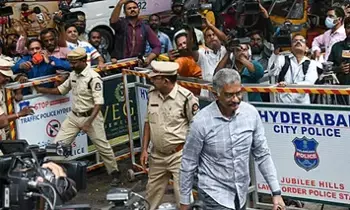 Phone Tapping Case: ఫోన్ ట్యాపింగ్ కేసులో ప్రభాకర్ రావు కస్టడీ మరో వారం పొడిగింపు.. విచారణకు సహకరించాలని సుప్రీం కోర్టు ఆదేశం Phone Tapping Case: ఫోన్ ట్యాపింగ్ కేసులో ప్రభాకర్ రావు కస్టడీ మరో వారం పొడిగింపు.. విచారణకు సహకరించాలని సుప్రీం కోర్టు ఆదేశం