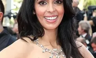 Murderous Beauty at the White House: వైట్హౌస్లో మర్డర్ బ్యూటీ: అమెరికా అధ్యక్షుడి విందులో మల్లికా షెరావత్ Murderous Beauty at the White House: వైట్హౌస్లో మర్డర్ బ్యూటీ: అమెరికా అధ్యక్షుడి విందులో మల్లికా షెరావత్