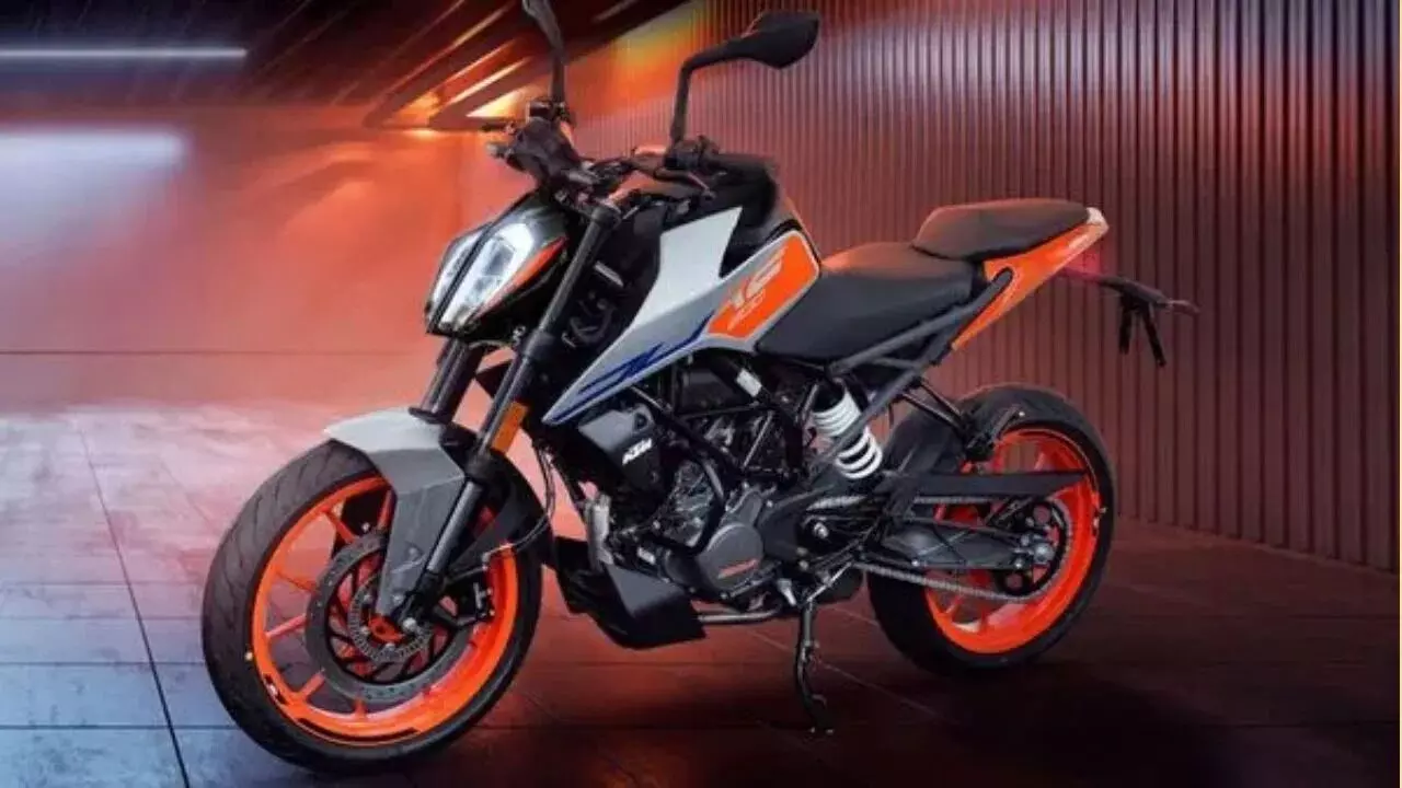 KTM 160 Duke : కేటీఎం 160 డ్యూక్ కొత్త అవతార్.. రోడ్ల మీద మంటలు రేపడానికే వచ్చింది భయ్యా KTM 160 Duke : కేటీఎం 160 డ్యూక్ కొత్త అవతార్.. రోడ్ల మీద మంటలు రేపడానికే వచ్చింది భయ్యా