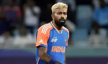 Hardik Pandya Creates History: తొలి భారతీయుడిగా హార్దిక్ పాండ్యా రికార్డు Hardik Pandya Creates History: తొలి భారతీయుడిగా హార్దిక్ పాండ్యా రికార్డు
