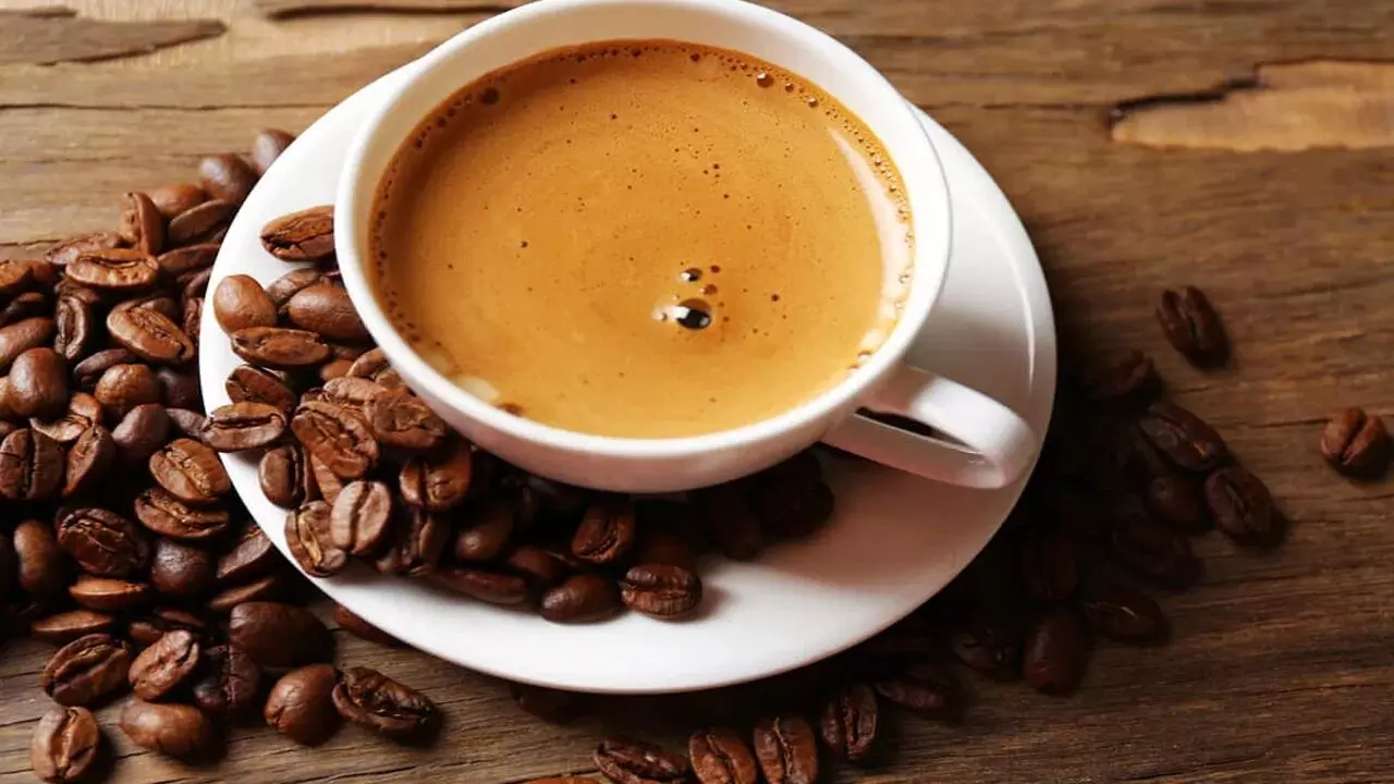 Caffeine Stays in Your Blood: ఒక్కసారి టీ తాగితే..మీ రక్తంలో కెఫిన్ ఎన్నిగంటలు ఉంటుందో తెలుసా.? Caffeine Stays in Your Blood: ఒక్కసారి టీ తాగితే..మీ రక్తంలో కెఫిన్ ఎన్నిగంటలు ఉంటుందో తెలుసా.?