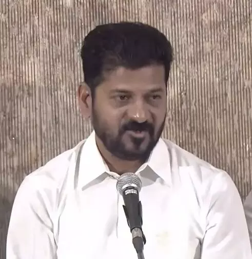 Revanth’s Challenge: రేవంత్ సవాల్: అసెంబ్లీకి రావా కేసీఆర్?.. నీళ్లు-నిజాలపై ముఖాముఖి చర్చ! Revanth’s Challenge: రేవంత్ సవాల్: అసెంబ్లీకి రావా కేసీఆర్?.. నీళ్లు-నిజాలపై ముఖాముఖి చర్చ!