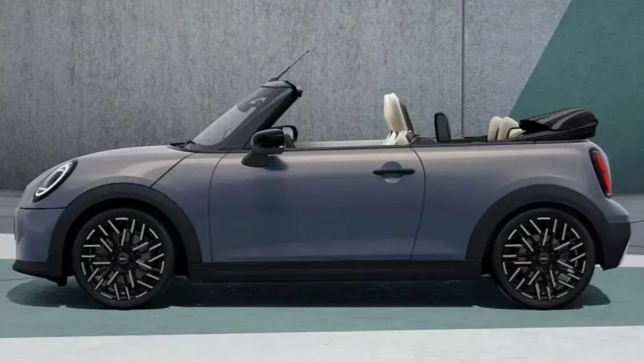 Mini Cooper : ఇండియాలో మిని కూపర్ సునామీ..24 గంటల్లోనే స్టాక్ ఖాళీ..క్యూ కడుతున్న కోటీశ్వరులు Mini Cooper : ఇండియాలో మిని కూపర్ సునామీ..24 గంటల్లోనే స్టాక్ ఖాళీ..క్యూ కడుతున్న కోటీశ్వరులు